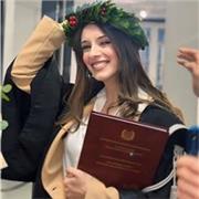 Laureata in lettere classiche e laureanda in Filologia moderna impartisce lezioni di latino, greco, storia, italiano per studenti